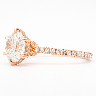 טבעת יהלום עגולה מבריקה 1.00-5.00 קראט – יהלום מעבדה – זהב צהוב 14 או 18 קראט - 18 אבני צד