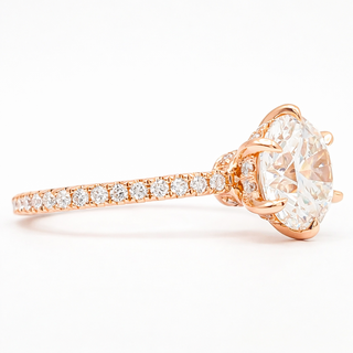 טבעת יהלום עגולה מבריקה 1.00-5.00 קראט – יהלום מעבדה – זהב צהוב 14 או 18 קראט - 18 אבני צד