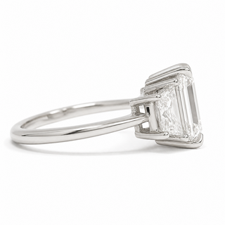 Emerald Cut with 2 Tapers Ring – Lab-Grown Diamond – 14K/18K White Gold – 2 Side Stones