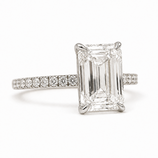 Emerald Cut with Pavé Band – Lab-Grown Diamond – 14K/18K White Gold – 18 Side Stones