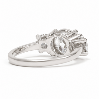 Round Brilliant 3 Stone Ring – Lab Grown Diamond – 14K/18K Gold – 2 Side Stones