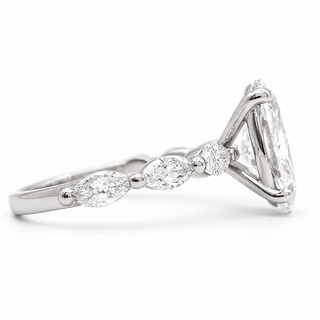 Oval Brilliant with Marquise Band Ring – Lab-Grown Diamond – 14K/18K Gold – 6 Side Stones