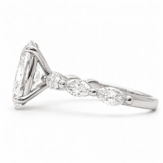 Oval Brilliant with Marquise Band Ring – Lab-Grown Diamond – 14K/18K Gold – 6 Side Stones