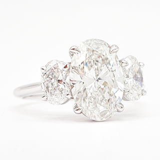 טבעת יהלום עגולה מבריקה 1.00-5.00 קראט – יהלום מעבדה – זהב צהוב 14 או 18 קראט - 18 אבני צד