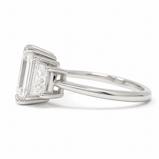 Emerald Cut with 2 Tapers Ring – Lab-Grown Diamond – 14K/18K White Gold – 2 Side Stones
