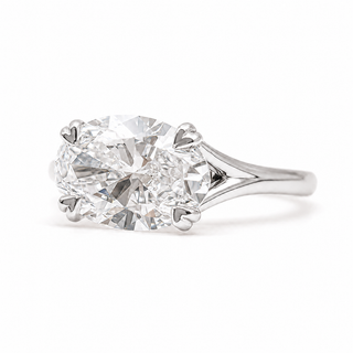 Oval Brilliant Solitaire Ring – Lab Grown Diamond – 14K/18K White Gold