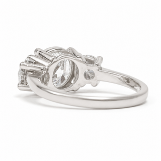 Round Brilliant 3 Stone Ring – Lab Grown Diamond – 14K/18K Gold – 2 Side Stones