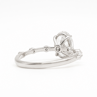 Oval Brilliant Pavé Ring– Lab-Grown Diamond – 14K/18K White Gold – 6 Side Stones
