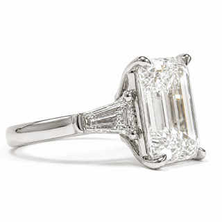 Emerald Cut with 2 Tapers Ring – Lab-Grown Diamond – 14K/18K White Gold – 2 Side Stones