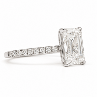 Emerald Cut with Pavé Band – Lab-Grown Diamond – 14K/18K White Gold – 18 Side Stones