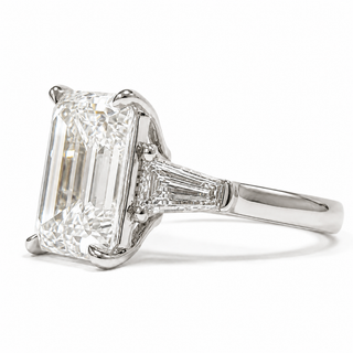 Emerald Cut with 2 Tapers Ring – Lab-Grown Diamond – 14K/18K White Gold – 2 Side Stones