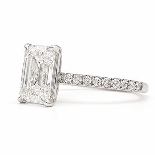 Emerald Cut with Pavé Band – Lab-Grown Diamond – 14K/18K White Gold – 18 Side Stones