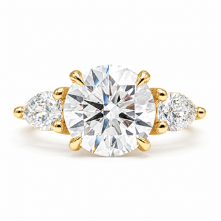 Round Brilliant with 2 Pear Shapes Ring – Lab-Grown Diamond – 14K/18K Gold – 2 Side Stones