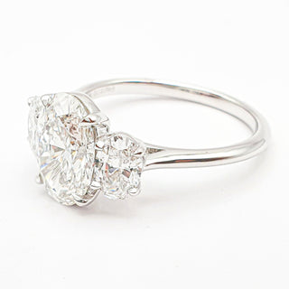 טבעת יהלום עגולה מבריקה 1.00-5.00 קראט – יהלום מעבדה – זהב צהוב 14 או 18 קראט - 18 אבני צד