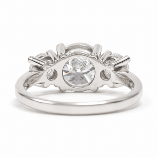 Round Brilliant 3 Stone Ring – Lab Grown Diamond – 14K/18K Gold – 2 Side Stones