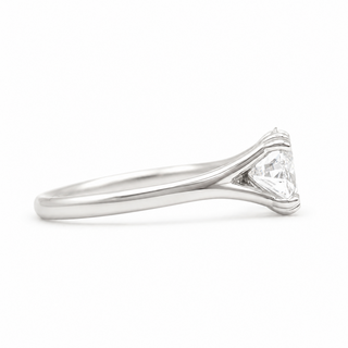 Oval Brilliant Solitaire Ring – Lab Grown Diamond – 14K/18K White Gold
