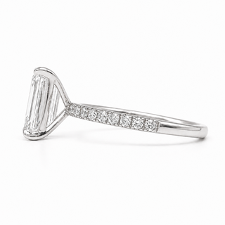 Emerald Cut with Pavé Band – Lab-Grown Diamond – 14K/18K White Gold – 18 Side Stones