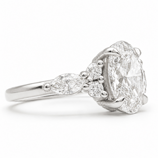 Oval Brilliant with Marquise Band – Lab-Grown Diamond – 14K/18K White Gold – 6 Side Stones