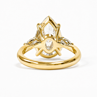 Pear Shape 3 Stone Ring – Lab Grown Diamond – 14K/18K Yellow Gold – 2 Side Stones