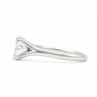 Oval Brilliant Solitaire Ring – Lab Grown Diamond – 14K/18K White Gold