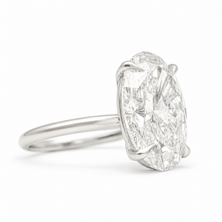 Oval Brilliant Solitaire Ring – Lab Grown Diamond – 14K/18K White Gold