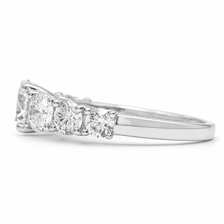 Round Brilliant Degrade Ring – Lab Grown Diamond – 14K/18K White Gold – 6 Side Stones