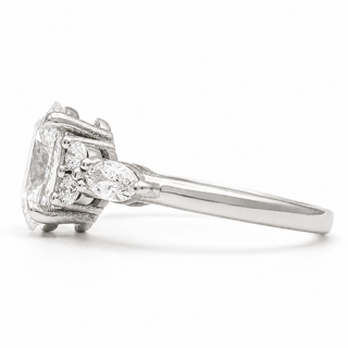 Oval Brilliant with Marquise Band – Lab-Grown Diamond – 14K/18K White Gold – 6 Side Stones