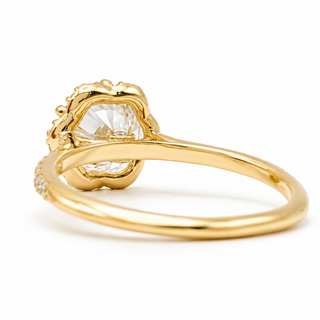 Round Brilliant Flower Pavé Ring – Lab Grown Diamond – 14K/18K Gold – 32 Side Stones