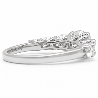 Round Brilliant Degrade Ring – Lab Grown Diamond – 14K/18K White Gold – 6 Side Stones