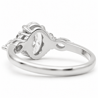 Oval Brilliant with Marquise Band – Lab-Grown Diamond – 14K/18K White Gold – 6 Side Stones