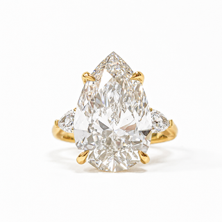 Pear Shape 3 Stone Ring – Lab Grown Diamond – 14K/18K Yellow Gold – 2 Side Stones
