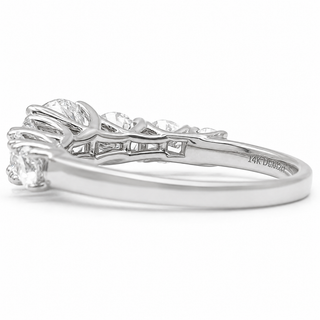 Round Brilliant Degrade Ring – Lab Grown Diamond – 14K/18K White Gold – 6 Side Stones
