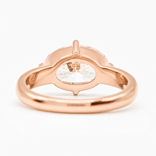 Oval Brilliant Solitaire Ring – Lab Grown Diamond – 14K/18K Gold