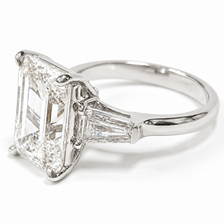 Emerald Cut with 2 Tapers Ring – Lab-Grown Diamond – 14K/18K White Gold – 2 Side Stones