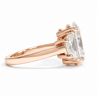 Oval Brilliant 3 Stone Ring – Lab Grown Diamond – 14K/18K Rose Gold – 2 Side Stones