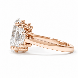 Oval Brilliant 3 Stone Ring – Lab Grown Diamond – 14K/18K Rose Gold – 2 Side Stones