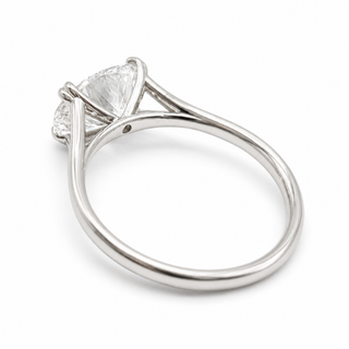 Oval Brilliant Solitaire Ring – Lab Grown Diamond – 14K/18K White Gold