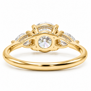 Round Brilliant with 2 Pear Shapes Ring – Lab-Grown Diamond – 14K/18K Gold – 2 Side Stones