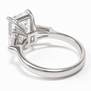 Emerald Cut with 2 Tapers Ring – Lab-Grown Diamond – 14K/18K White Gold – 2 Side Stones