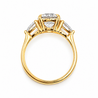 Round Brilliant with 2 Pear Shapes Ring – Lab-Grown Diamond – 14K/18K Gold – 2 Side Stones
