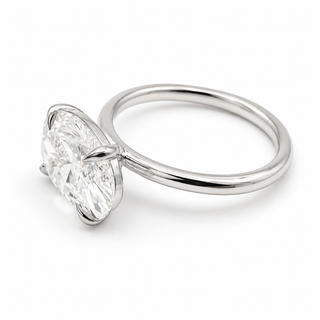Oval Brilliant Solitaire Ring – Lab Grown Diamond – 14K/18K White Gold