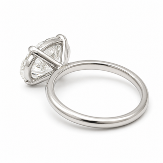Oval Brilliant Solitaire Ring – Lab Grown Diamond – 14K/18K White Gold