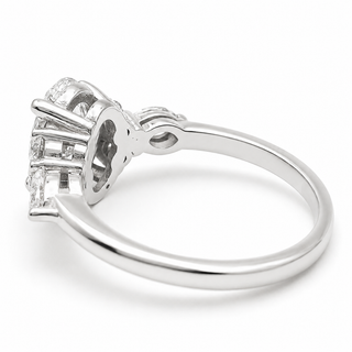 Oval Brilliant with Marquise Band – Lab-Grown Diamond – 14K/18K White Gold – 6 Side Stones