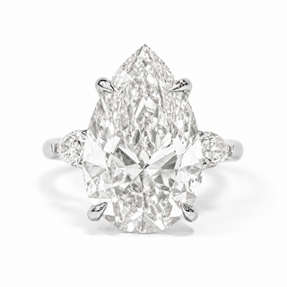 Pear Shape 3 Stone Ring – Lab Grown Diamond – 14K/18K Gold – 2 Side Stones