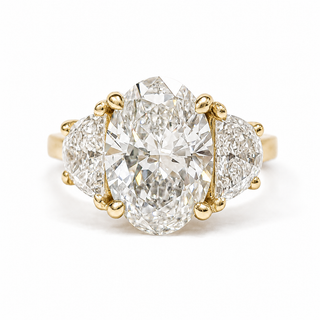 Oval Brilliant 3 Stone Ring – Lab Grown Diamond – 14K/18K Gold – 2 Side Stones