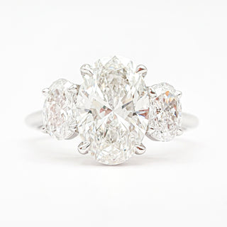 טבעת יהלום עגולה מבריקה 1.00-5.00 קראט – יהלום מעבדה – זהב צהוב 14 או 18 קראט - 18 אבני צד