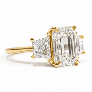 Emerald Cut with 2 Tapers Ring – Lab-Grown Diamond – 14K/18K Yellow Gold – 2 Side Stones