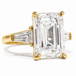 Emerald Cut with 2 Tapers Ring – Lab-Grown Diamond – 14K/18K Yellow Gold – 2 Side Stones