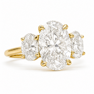 Oval Brilliant 3 Stone Ring – Lab Grown Diamond – 14K/18K Yellow Gold – 2 Side Stones