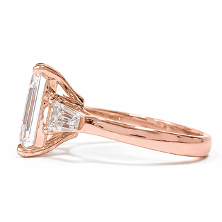 Emerald Cut with 2 Tapers Ring – Lab-Grown Diamond – 14K/18K Rose Gold – 2 Side Stones